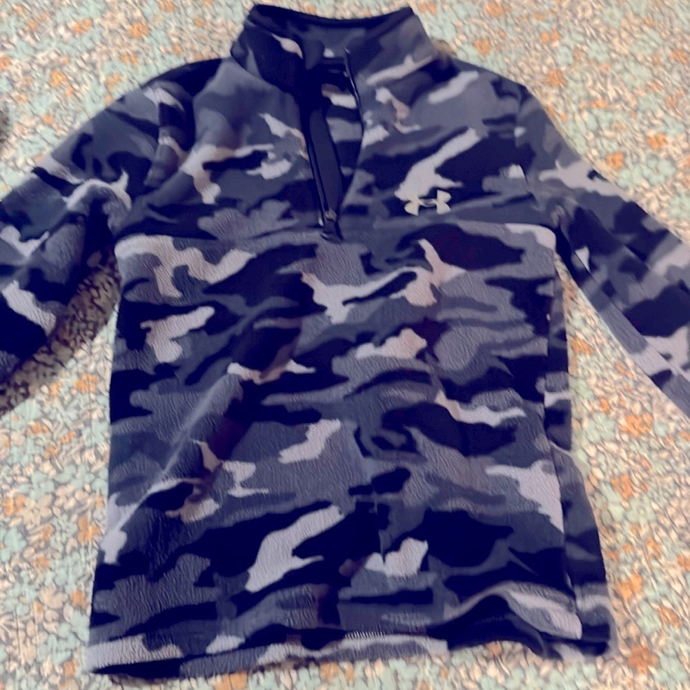 Vguc size 6 boys under armour fleece pullover with zipper navy camouflage